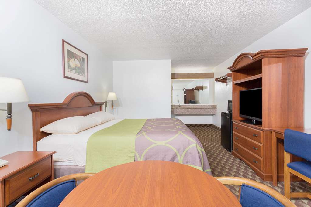 Super 8 by Wyndham Riviera Beach West Palm Beach - photo 9