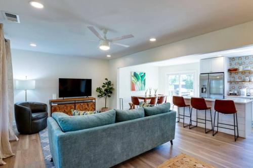 Contemporary Stylish Home btw DWTN Savannah&Tybee — 4-Star Luxury Hotel in Savannah, United States