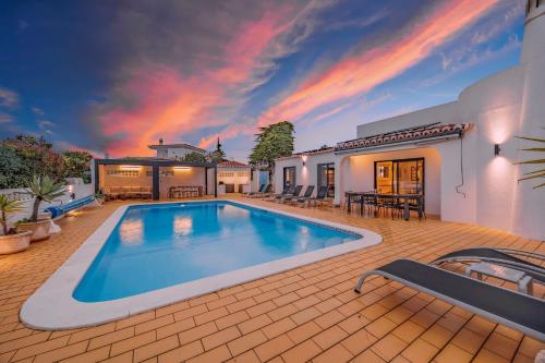 Casa Das Flores — 4-Star Luxury Hotel in Carvoeiro, Portugal