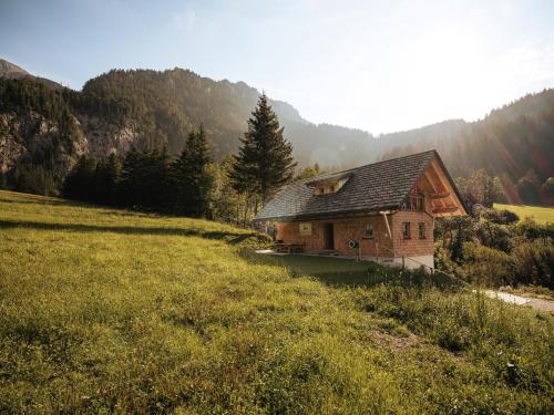 Haus 1683 Wolfbauer — 4-Star Luxury Hotel in Johnsbach, Austria