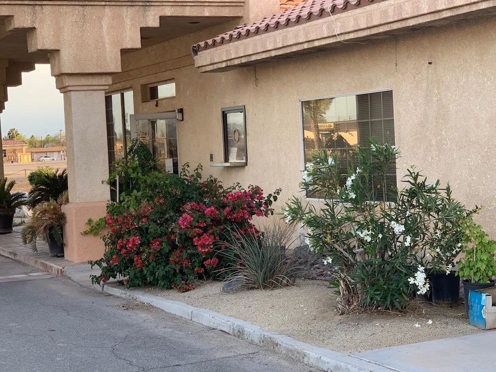 Calipatria Inn And Suites - photo 20