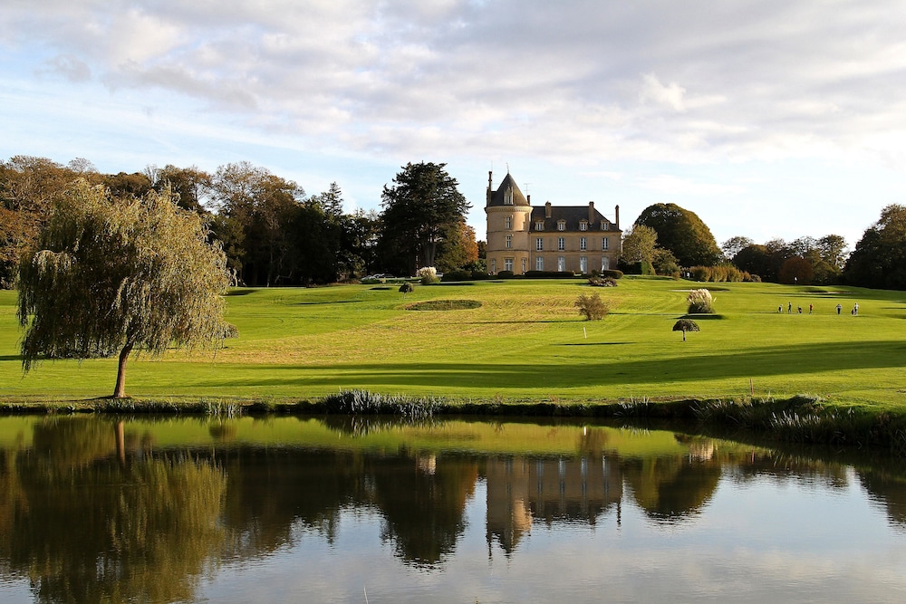 Mathieu Kergourlay Hôtel de Boisgelin — 4-Star Luxury Hotel in Plehedel, France