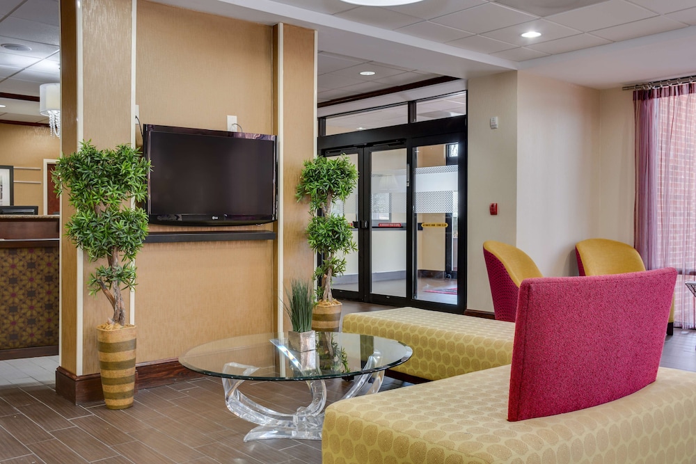 Hampton Inn Atlanta Fairburn - photo 9
