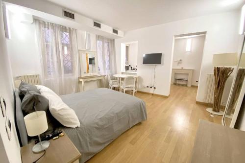 Boutique apartment in Milano center: Duomo Scala — 4-Star Luxury Hotel in Milan, Italy