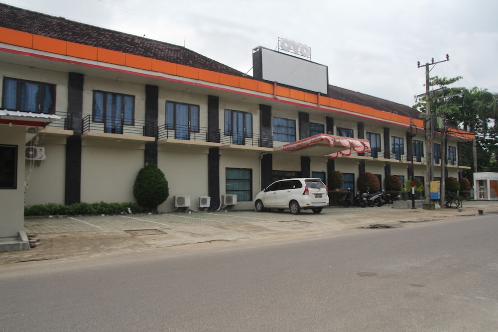 OYO 2104 Hotel Grand Sabrina in Pangkalpinang, Indonesia