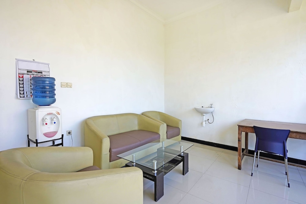 Hotel O Ruby Homestay Syariah - last minute hotel in Surabaya