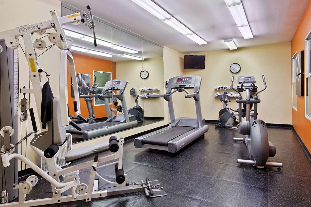 Country Inn & Suites by Radisson Moline Airport - photo 11
