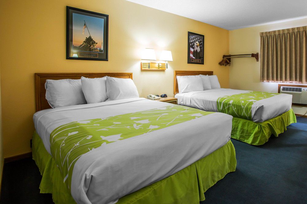 Econo Lodge Inn and Suites Dubuque - photo 14