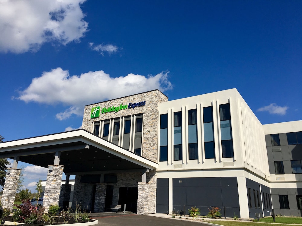 Holiday Inn Express Grand Island Niagara Falls by IHG - carbon neutral hotel in Grand Island
