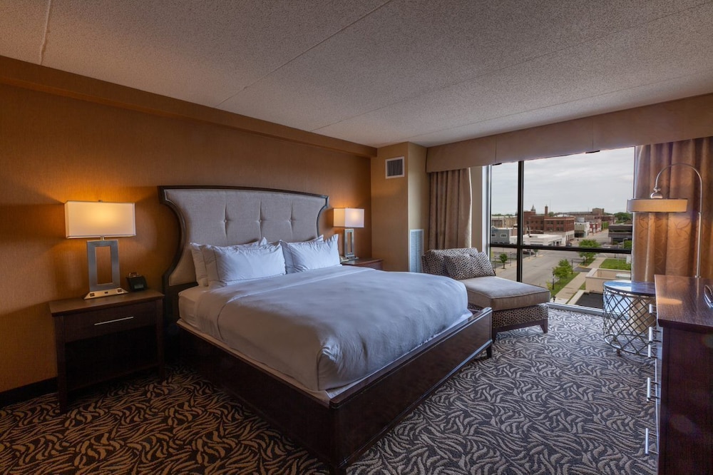 DoubleTree by Hilton Bay City Riverfront - photo 6