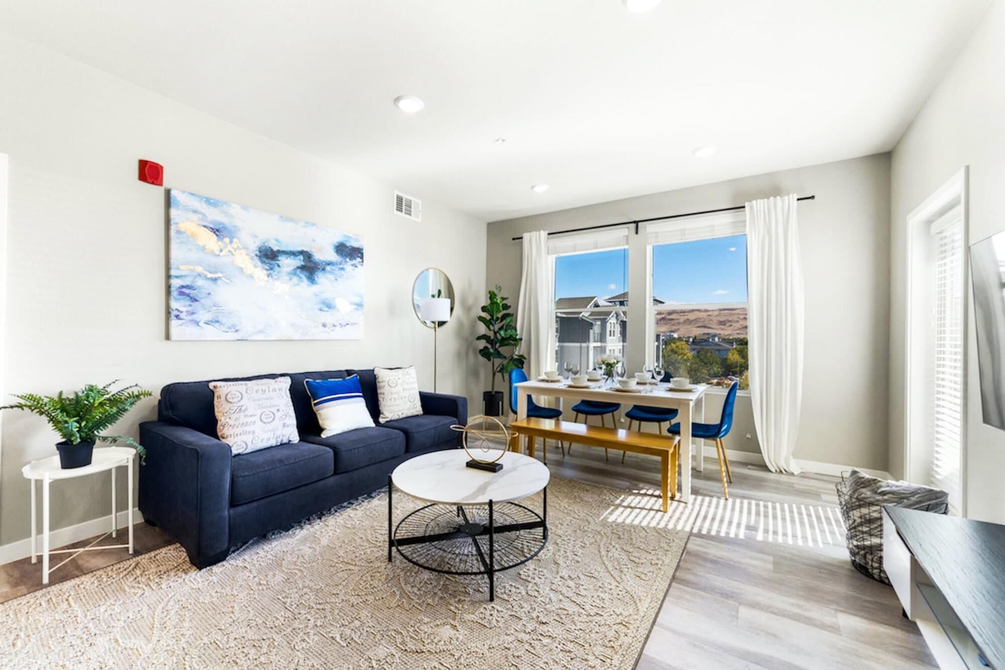 Designer Apt with Jacuzzi Pool & Mountain Views — 4-Star Luxury Hotel in Sparks, United States