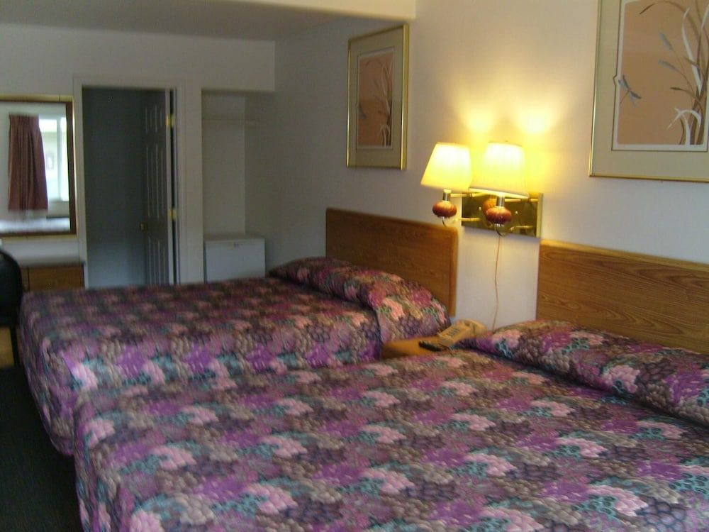 Cascade City Center Motel - photo 12