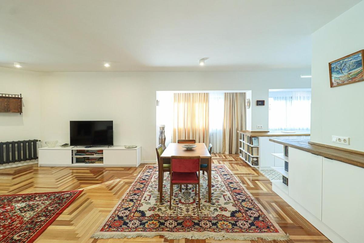 Elegant 2BR in Old Tbilisi By Wehost