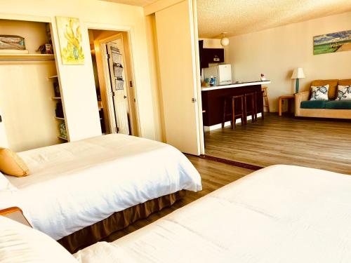 Beautiful 18th Floor with Panoramic Ocean Views 1 Block to Beach Free Parking & Wifi - photo 8