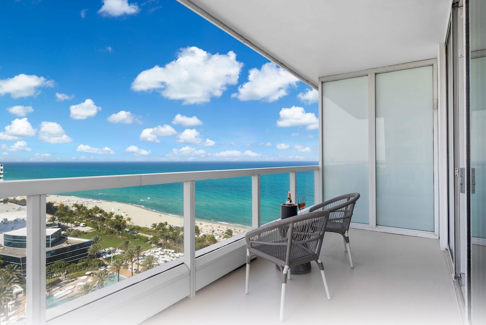 Fontainebleau Miami Beach Private Luxury Suites - photo 429