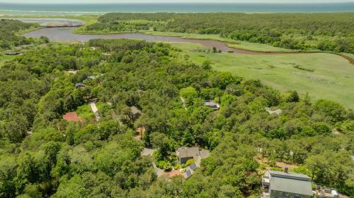 Serene Gardens 2 Miles To Beaches — Wellfleet