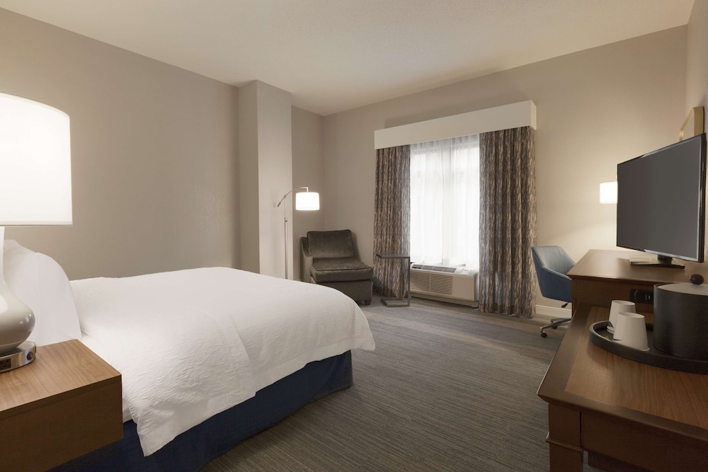 Hampton Inn & Suites Nashville Downtown - photo 17