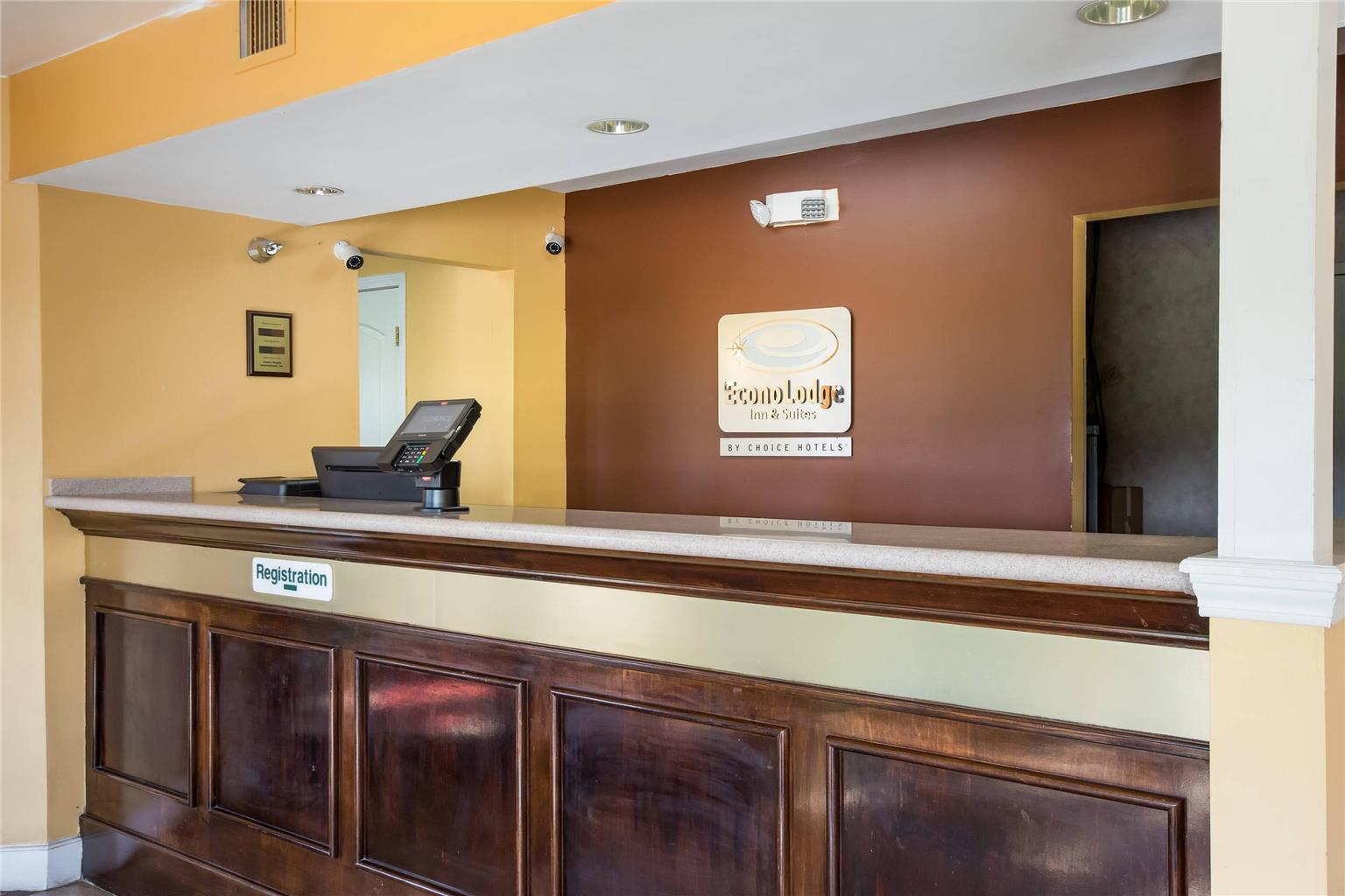 Econo Lodge Inn Suites Brooks Louisville South — Shepherdsville
