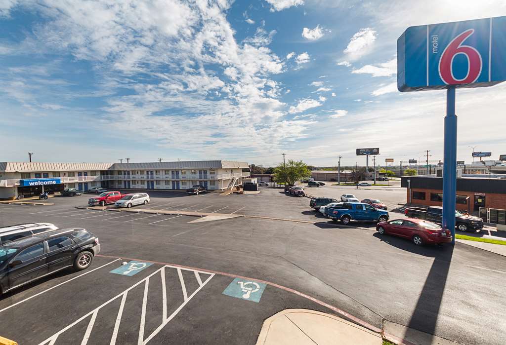 Econo Lodge Central - photo 3