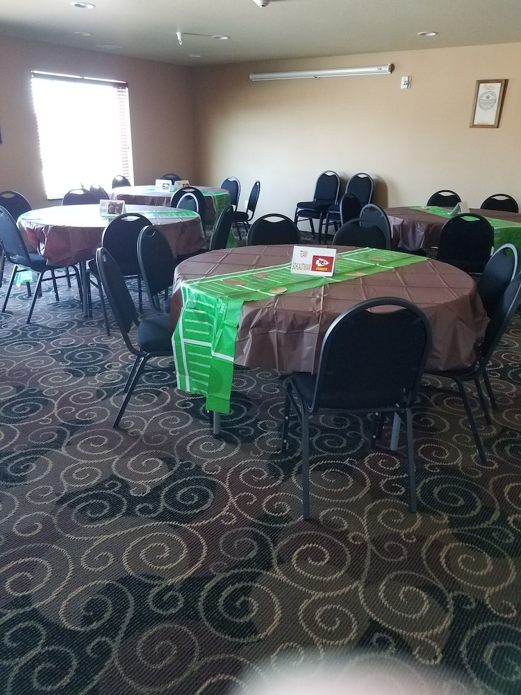 Cobblestone Inn & Suites Schuyler - photo 49