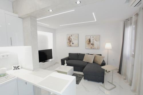 Coral Apartment with free private parking of stayinthess — 4-Star Luxury Hotel in Thessaloniki, Greece
