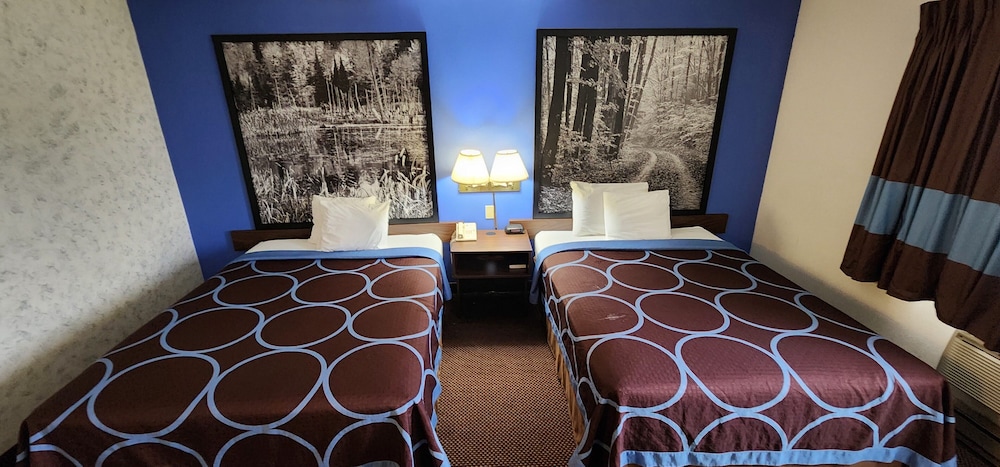 Super 8 by Wyndham Iron Mountain - photo 9