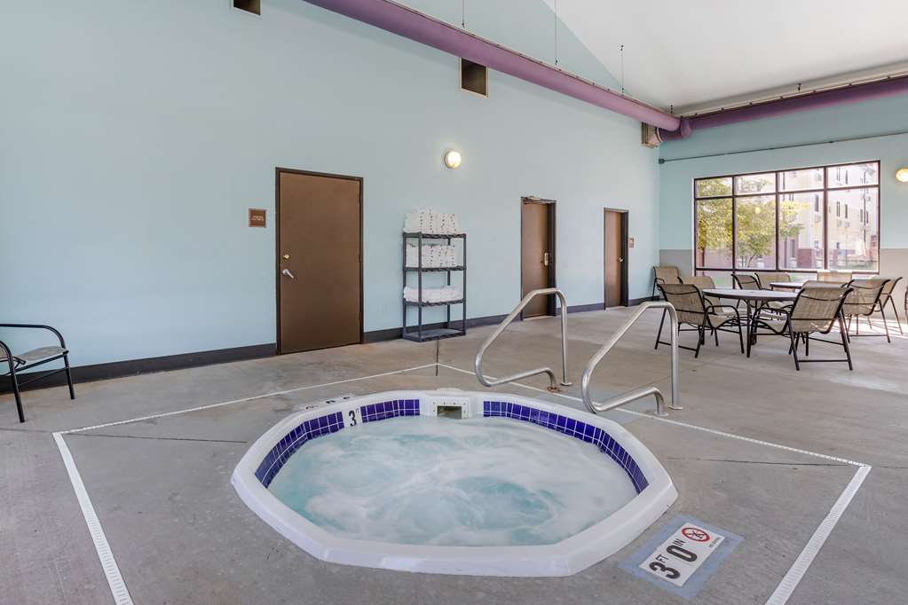 Econo Lodge Inn & Suites Des Moines Fairgrounds Area - photo 26