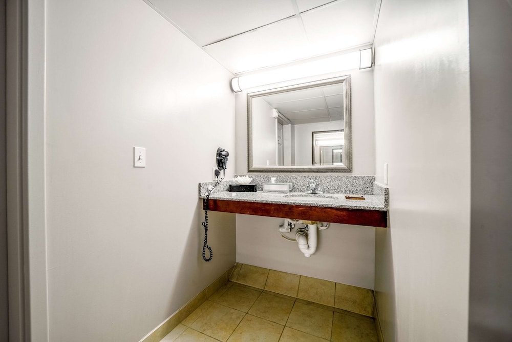 Country Inn & Suites by Radisson Ontario at Ontario Mills CA - photo 35