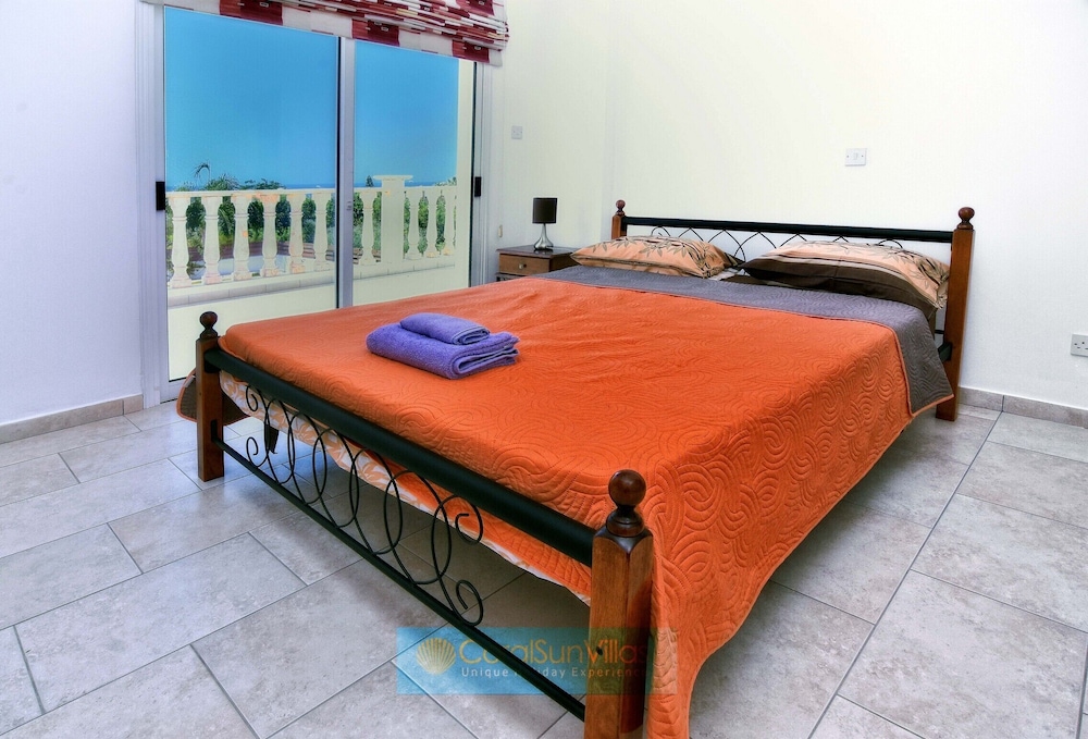 Villa 200m To The Coral Bay Strip Large Pool