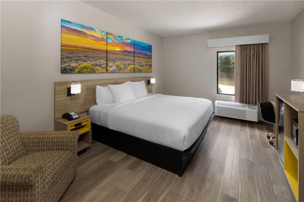 Days Inn by Wyndham Tulsa Central - photo 10