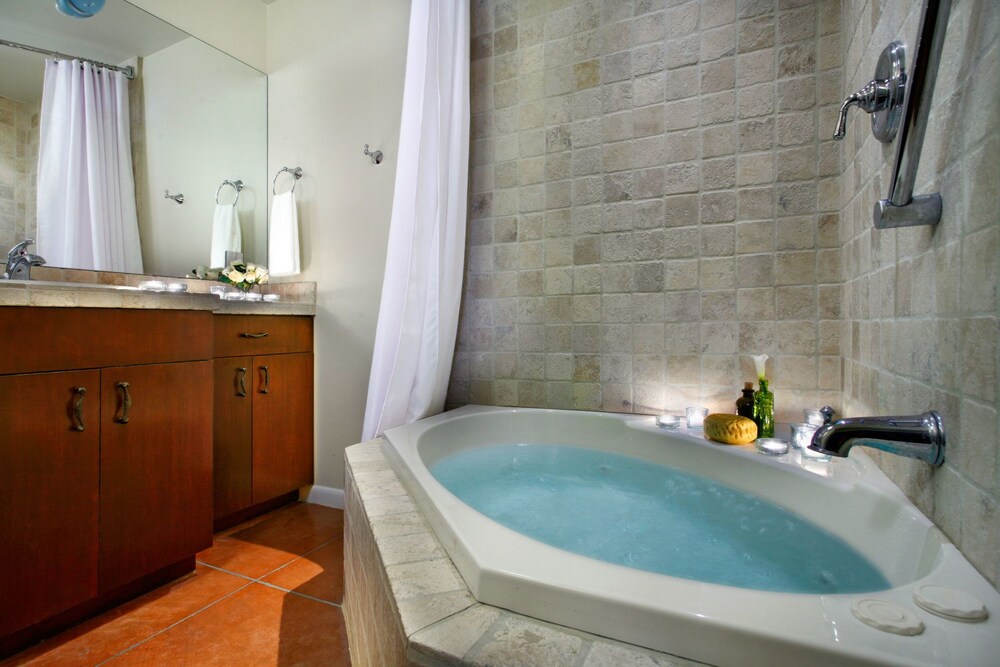 AZ Oasis Heated Pool & Spa Sport Court & Putting Greens Pool Table & Games Scottsdale - photo 12