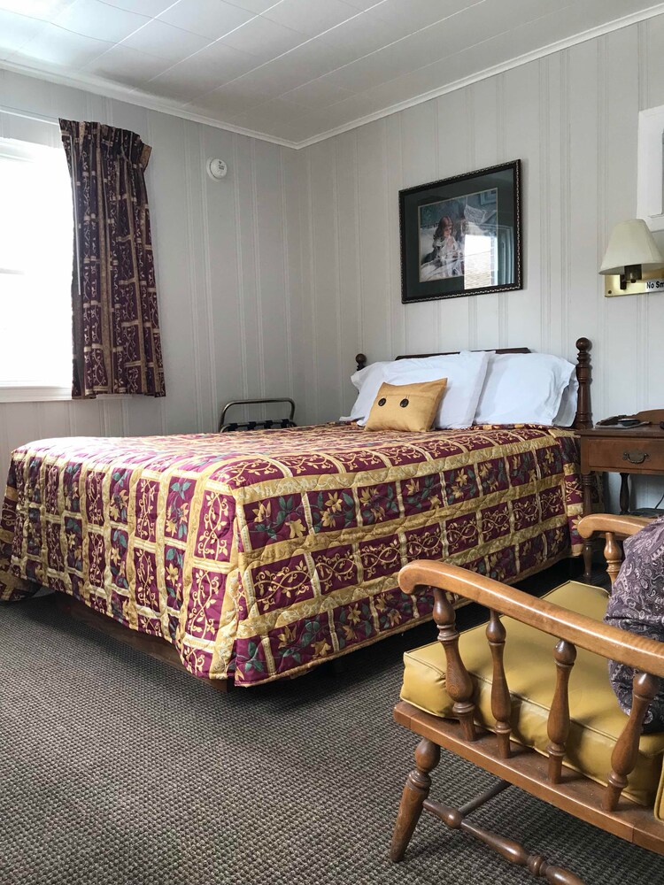 Lancaster Motel - photo 13