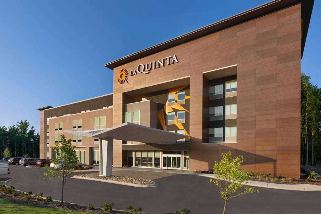 La Quinta Inn & Suites by Wyndham Rock Hill - photo 2