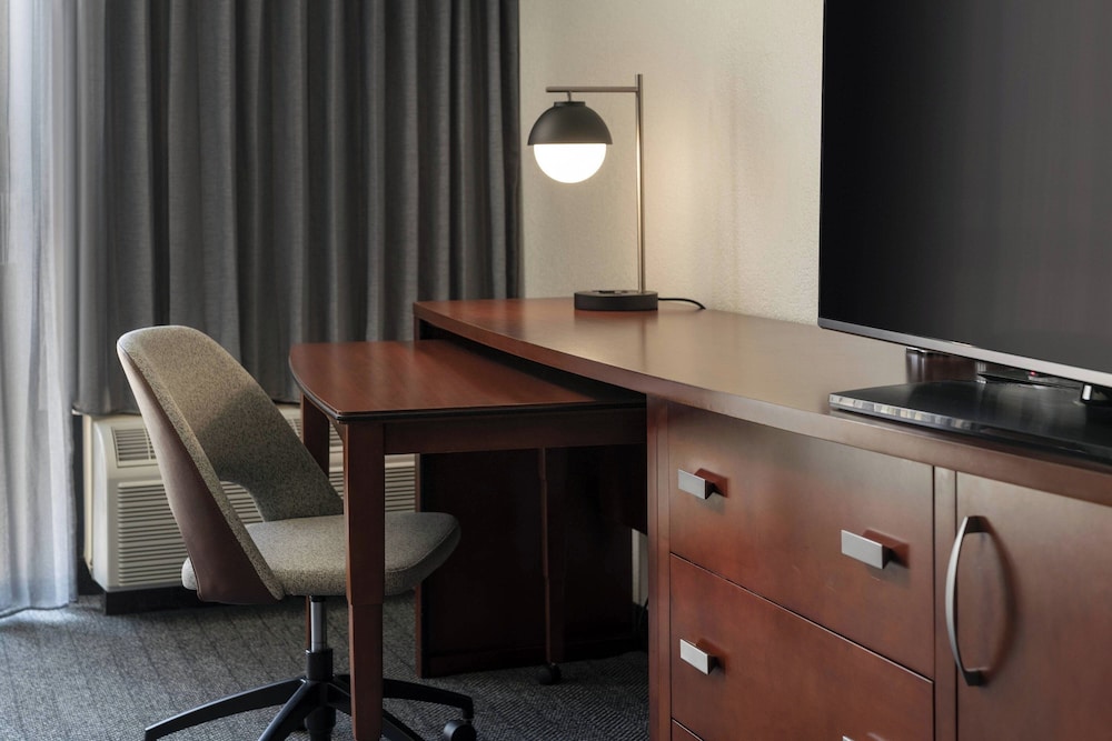 Courtyard By Marriott Palm Springs - photo 10