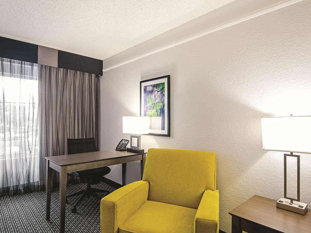 La Quinta Inn & Suites by Wyndham Denver Airport DIA - photo 35