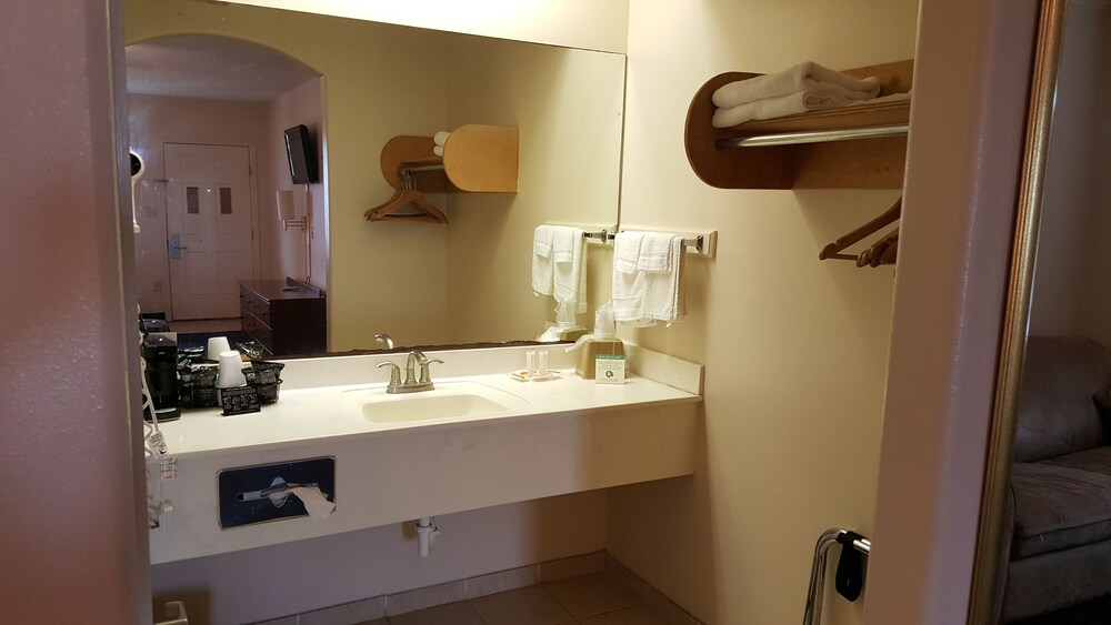 Flamingo Inn - photo 17