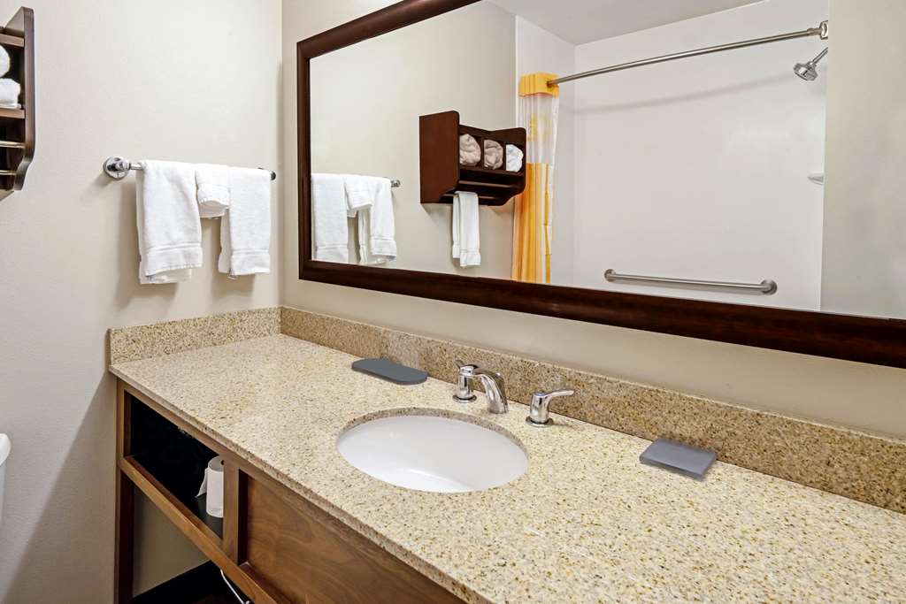 La Quinta Inn & Suites by Wyndham Butte - photo 27