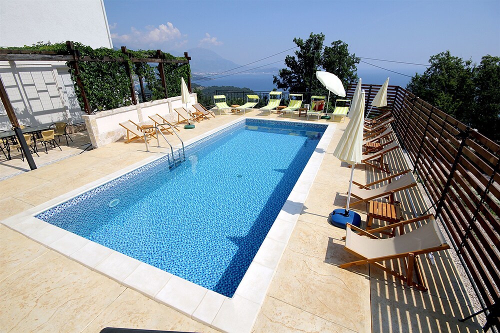 Apartments Oktopus — 4-Star Luxury Hotel in Sutomore, Montenegro