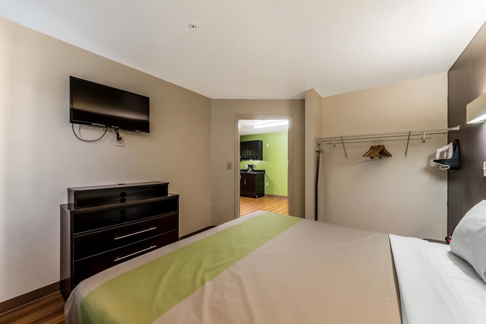 Super 8 by Wyndham Kenedy - photo 17