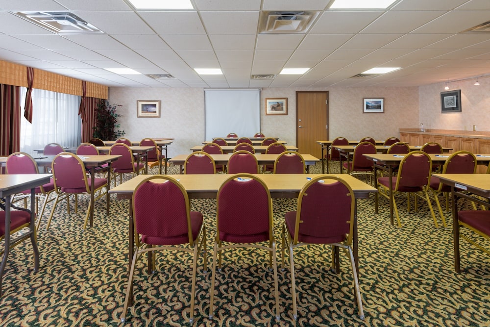 Holiday Inn Express Hotel & Suites Raton by IHG - photo 51