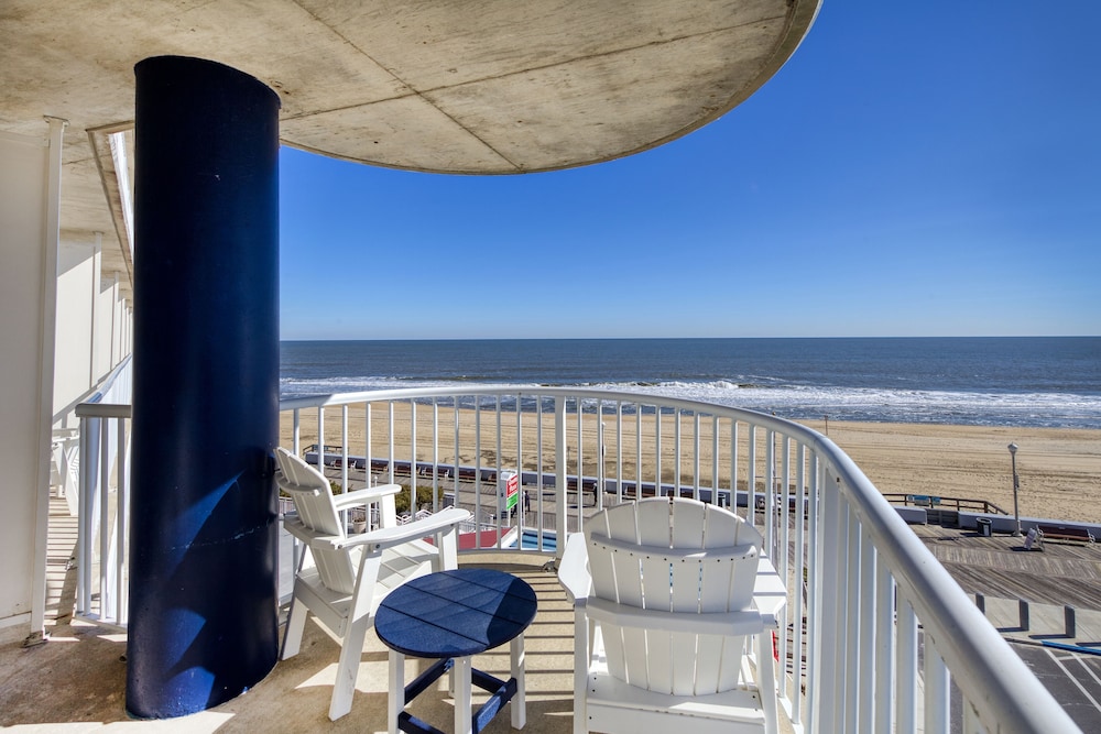 Commander Hotel & Suites - photo 32