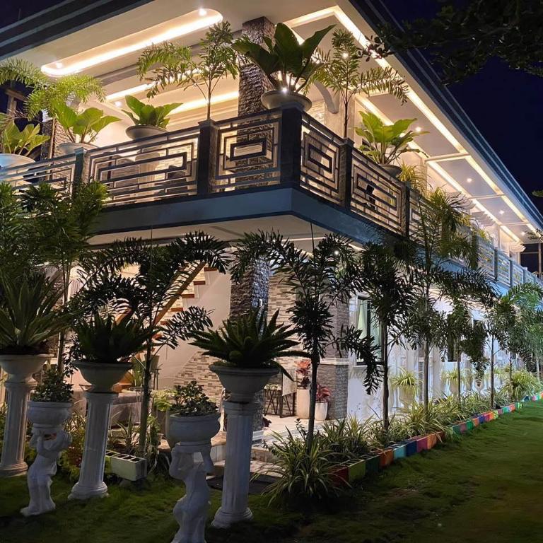 The VeeHive Guesthouse — 5-Star Luxury Hotel in Moalboal, Philippines