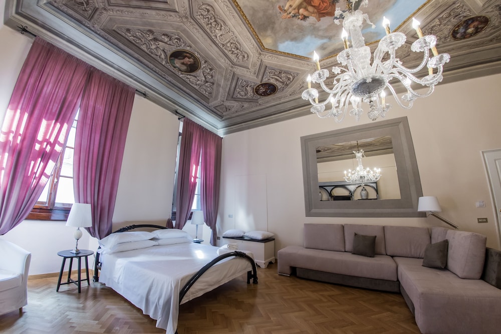 N4U Guest House — 4-Star Luxury Hotel in Florence, Italy