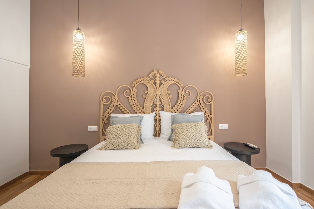 Nomad Pennie Home by CloudKeys — 4-Star Luxury Hotel in Athens, Greece