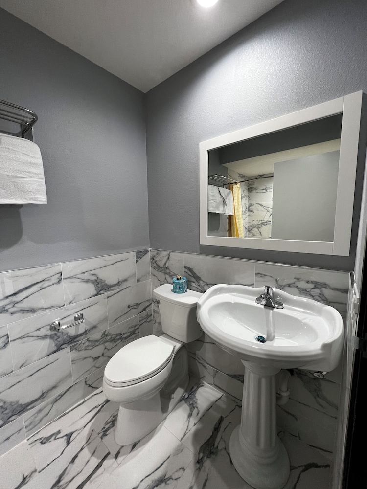Aqua Inn Motel - photo 20