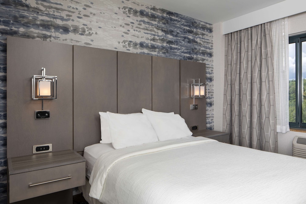 Embassy Suites by Hilton Portland Maine - photo 7