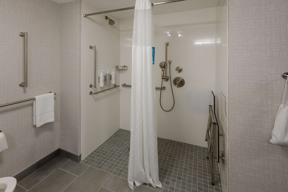 Hampton Inn & Suites Fredericksburg at Celebrate Virginia - photo 48