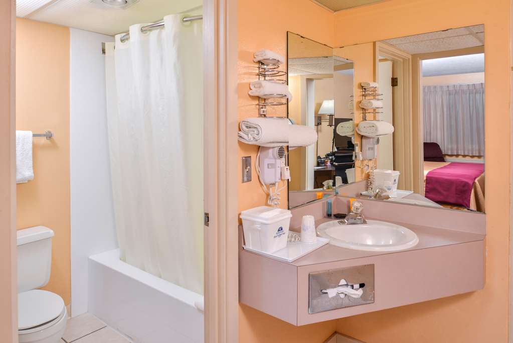 Americas Best Value Inn Ellsworth - photo 9