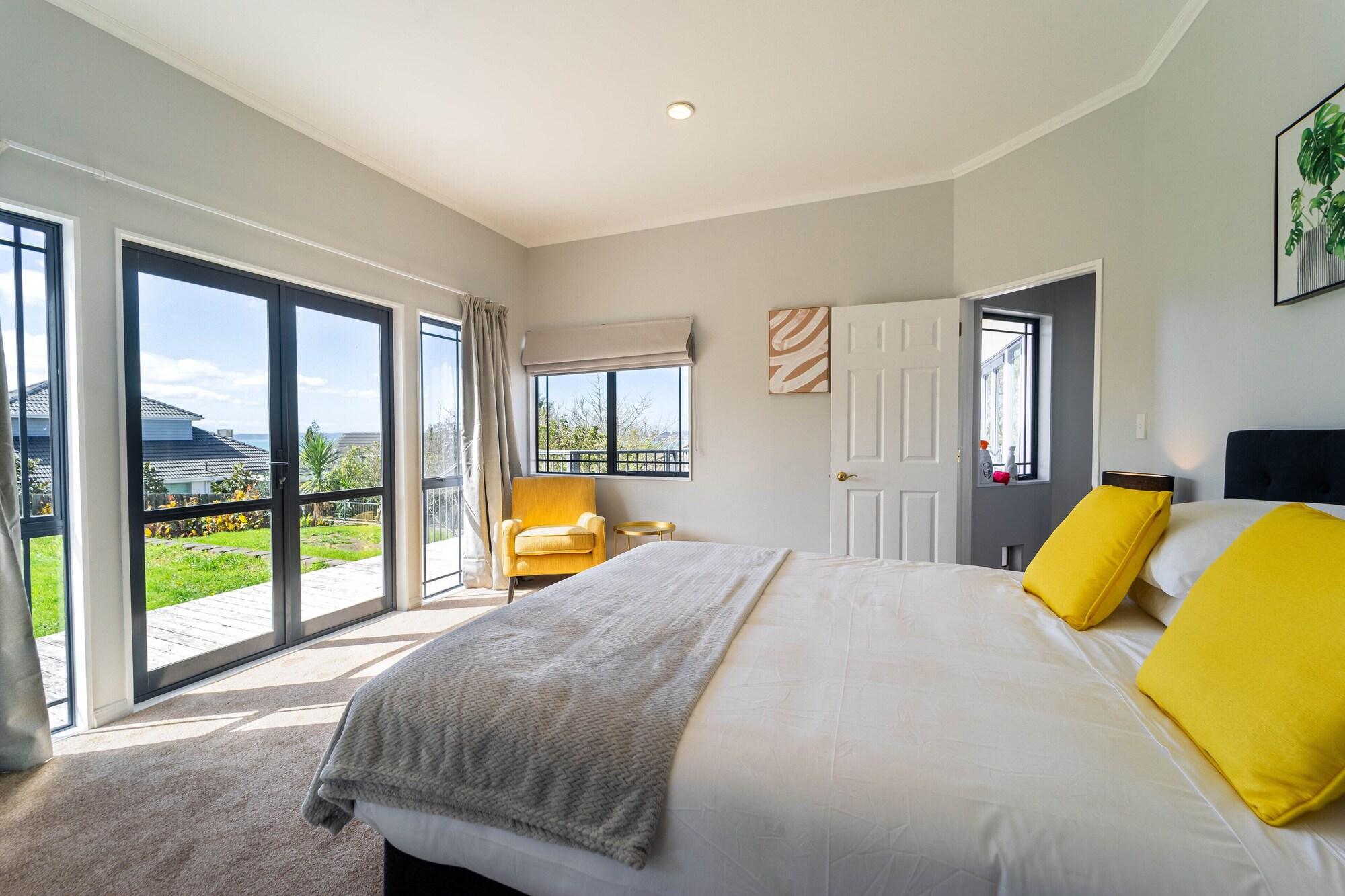 Family Friendly Oceanview Howick Home Pets — 4-Star Luxury Hotel in Auckland, New Zealand