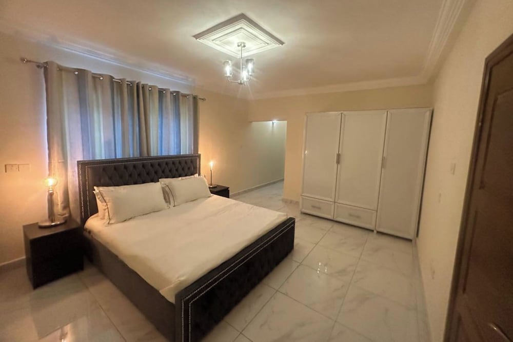 3 Bed Apartment Sleeps 6 Parking Patio Wifi — Freetown — photo 3